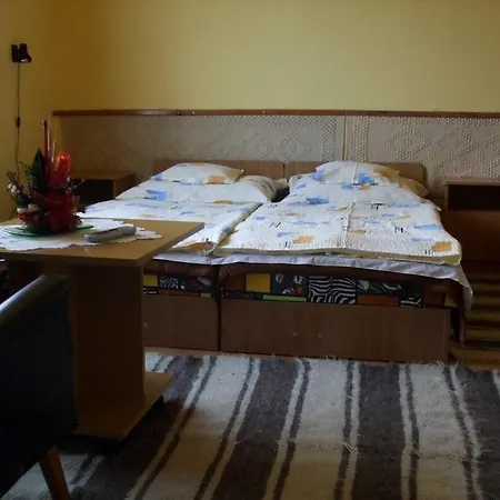 Lugas Szallas Konukevi 3*